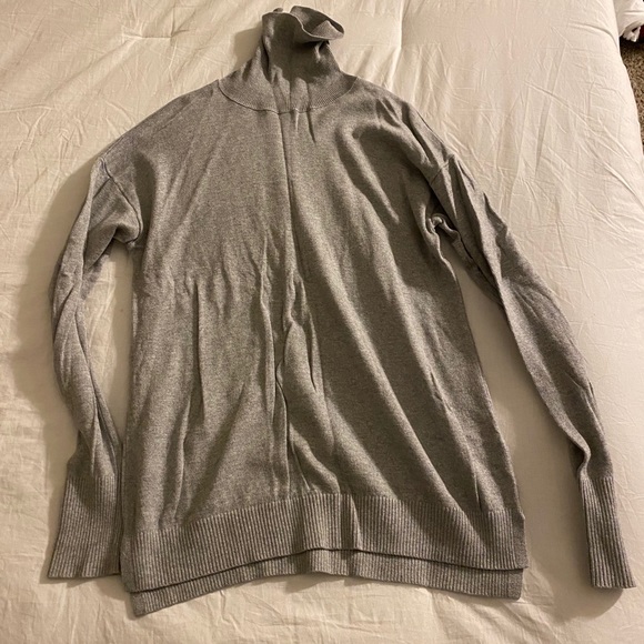 Sweater - Picture 1 of 2